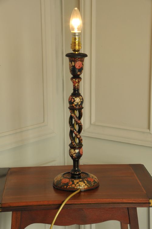 AN ANTIQUE KASHMIRI OPEN TWIST TABLE LAMP - ADDITIONAL PHOTO 1