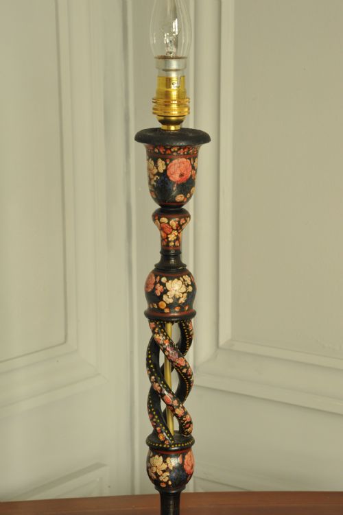AN ANTIQUE KASHMIRI OPEN TWIST TABLE LAMP - ADDITIONAL PHOTO 2