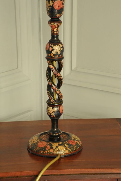 AN ANTIQUE KASHMIRI OPEN TWIST TABLE LAMP - ADDITIONAL PHOTO 3
