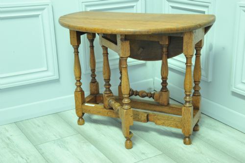 A VERY PRETTY SMALL VINTAGE OAK GATELEG TABLE - ADDITIONAL PHOTO 4