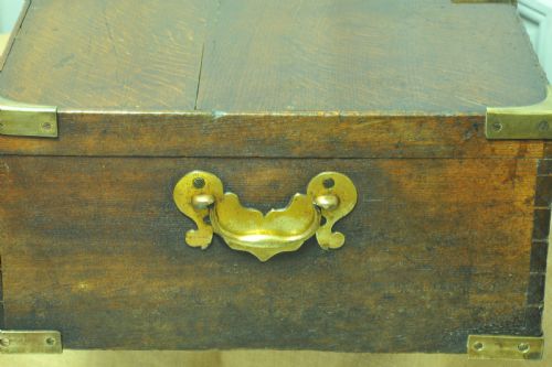 ANTIQUE OAK AND BRASS MOUNTED CAMPAIGN BOX - ADDITIONAL PHOTO 4