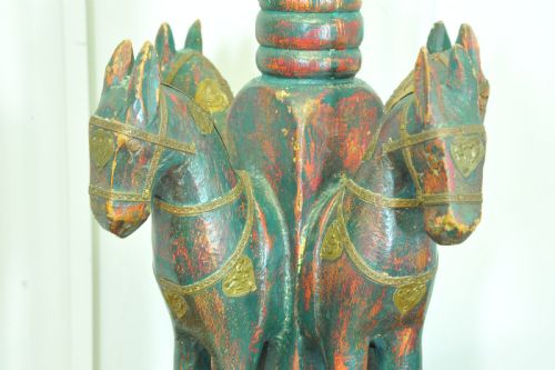 AN ANTIQUE FOUR HORSE PAINTED TABLE LAMP - ADDITIONAL PHOTO 4