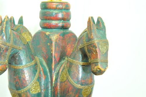 AN ANTIQUE FOUR HORSE PAINTED TABLE LAMP - ADDITIONAL PHOTO 5