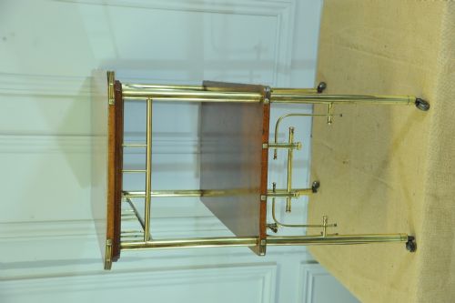 AN ANTIQUE VINTAGE EARLY 20C WALNUT AND BRASS TWO TIER TROLLEY DRINKS CART - ADDITIONAL PHOTO 9