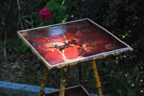 A GOOD ANTIQUE CHINOISERIE TWO TIER BAMBOO AND LACQUERED PANEL SIDE TABLE - ADDITIONAL PHOTO 1
