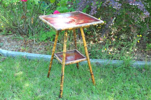 A GOOD ANTIQUE CHINOISERIE TWO TIER BAMBOO AND LACQUERED PANEL SIDE TABLE - ADDITIONAL PHOTO 3