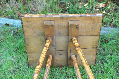 A GOOD ANTIQUE CHINOISERIE TWO TIER BAMBOO AND LACQUERED PANEL SIDE TABLE - ADDITIONAL PHOTO 6
