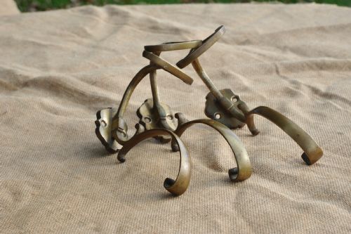 A SET OF THREE GOOD ANTIQUE FRENCH BRONZE WALL MOUNTED HAT AND COAT HOOKS - ADDITIONAL PHOTO 2