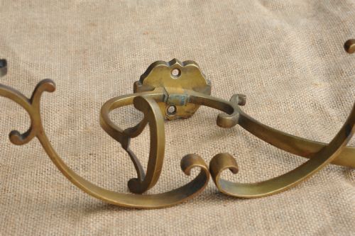 A SET OF THREE GOOD ANTIQUE FRENCH BRONZE WALL MOUNTED HAT AND COAT HOOKS - ADDITIONAL PHOTO 5