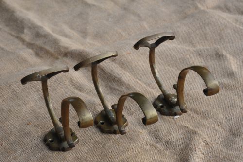 A SET OF THREE GOOD ANTIQUE FRENCH BRONZE WALL MOUNTED HAT AND COAT HOOKS - ADDITIONAL PHOTO 7