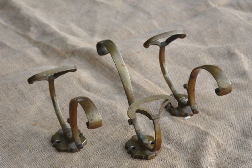 A SET OF THREE GOOD ANTIQUE FRENCH BRONZE WALL MOUNTED HAT AND COAT HOOKS - ADDITIONAL PHOTO 8