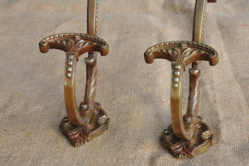 A FINE PAIR OF ANTIQUE FRENCH BRONZE WALL MOUNTED HAT AND COAT HOOKS - ADDITIONAL PHOTO 5