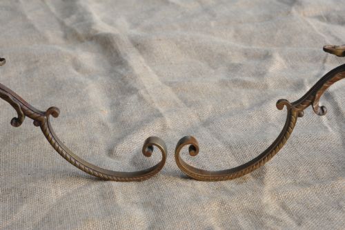 A FINE PAIR OF ANTIQUE FRENCH BRONZE WALL MOUNTED HAT AND COAT HOOKS - ADDITIONAL PHOTO 9