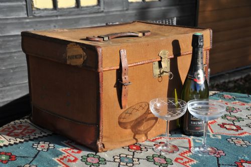 ANTIQUE LEATHER AND CANVAS WEEKEND OVERNIGHT PICNIC TRAVEL CASE TRUNK - ADDITIONAL PHOTO 7