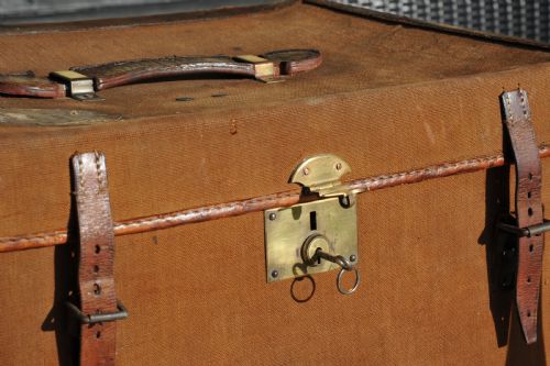 ANTIQUE LEATHER AND CANVAS WEEKEND OVERNIGHT PICNIC TRAVEL CASE TRUNK - ADDITIONAL PHOTO 2