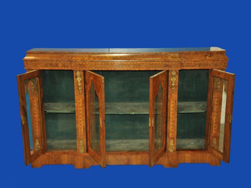 AN ENGLISH ANTIQUE WALNUT AND TUNBRIDGEWARE INLAID GLAZED FOUR DOOR BREAKFRONT CABINET - ADDITIONAL PHOTO 7