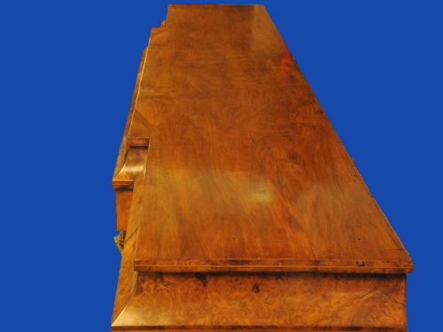AN ENGLISH ANTIQUE WALNUT AND TUNBRIDGEWARE INLAID GLAZED FOUR DOOR BREAKFRONT CABINET - ADDITIONAL PHOTO 9