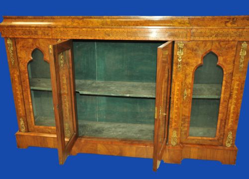 AN ENGLISH ANTIQUE WALNUT AND TUNBRIDGEWARE INLAID GLAZED FOUR DOOR BREAKFRONT CABINET - ADDITIONAL PHOTO 10