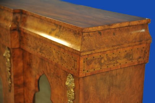 AN ENGLISH ANTIQUE WALNUT AND TUNBRIDGEWARE INLAID GLAZED FOUR DOOR BREAKFRONT CABINET - ADDITIONAL PHOTO 12