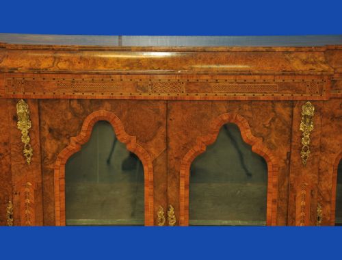 AN ENGLISH ANTIQUE WALNUT AND TUNBRIDGEWARE INLAID GLAZED FOUR DOOR BREAKFRONT CABINET - ADDITIONAL PHOTO 16