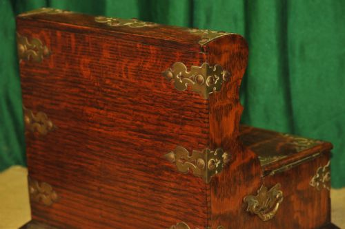 AN ANTIQUE OAK TANTALUS GAMES COMPENDIUM - ADDITIONAL PHOTO 8