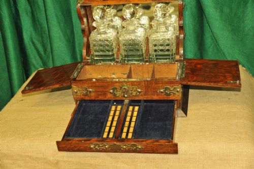 AN ANTIQUE OAK TANTALUS GAMES COMPENDIUM - ADDITIONAL PHOTO 11