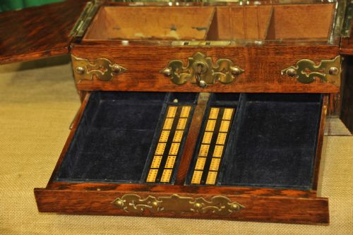 AN ANTIQUE OAK TANTALUS GAMES COMPENDIUM - ADDITIONAL PHOTO 12