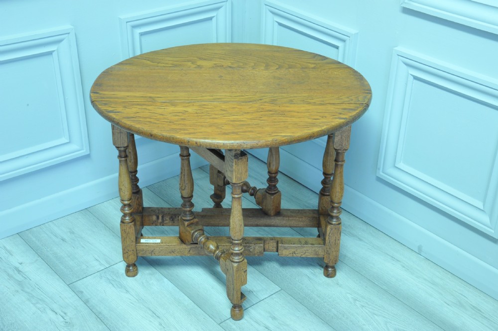 A very pretty small vintage Oak gateleg table