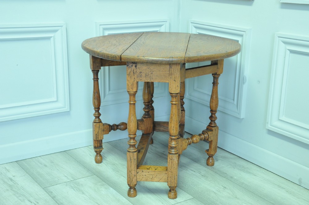 A very pretty small vintage Oak gateleg table View II