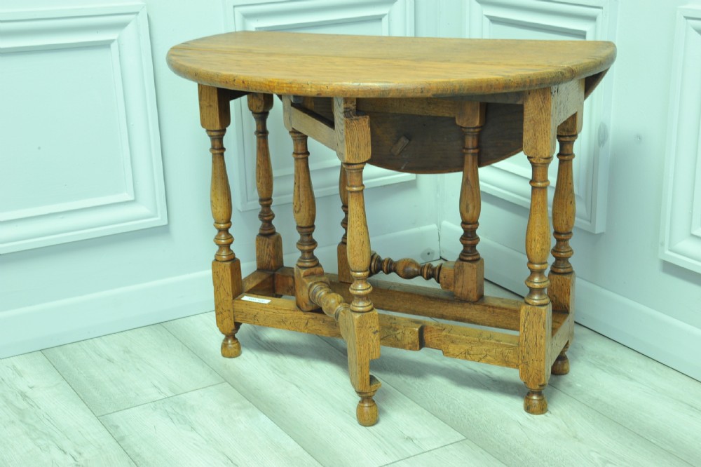 A very pretty small vintage Oak gateleg table View V