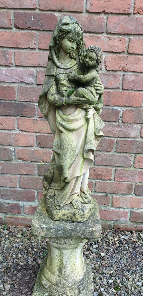PAIR OF GARDEN STATUES ON PLINTHS - ADDITIONAL PHOTO 4