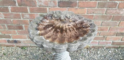 LOVELY GARDEN SHELL SHAPED STONE BIRD BATH - ADDITIONAL PHOTO 3