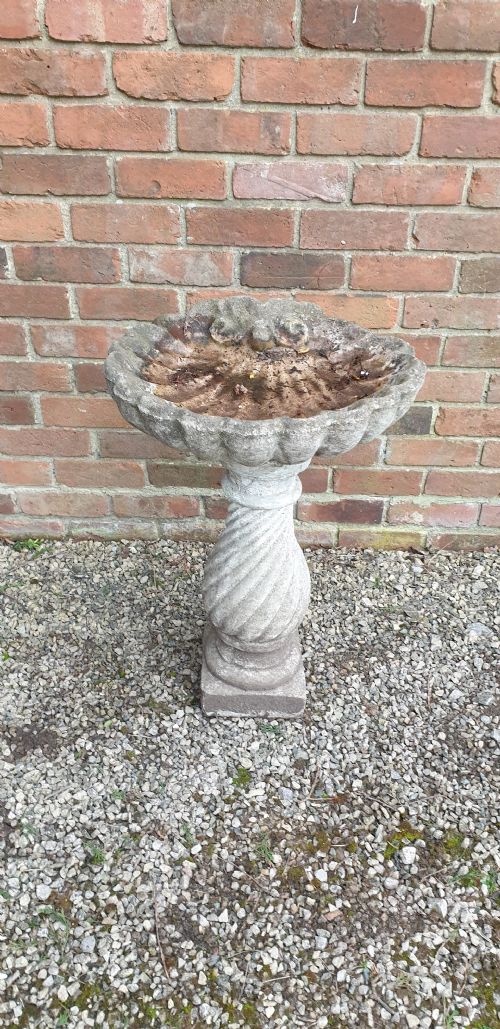 LOVELY GARDEN SHELL SHAPED STONE BIRD BATH - ADDITIONAL PHOTO 5