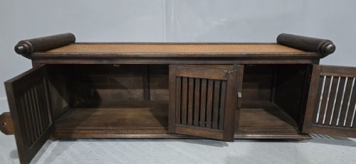 GOOD WINDOW SEAT - ADDITIONAL PHOTO 3