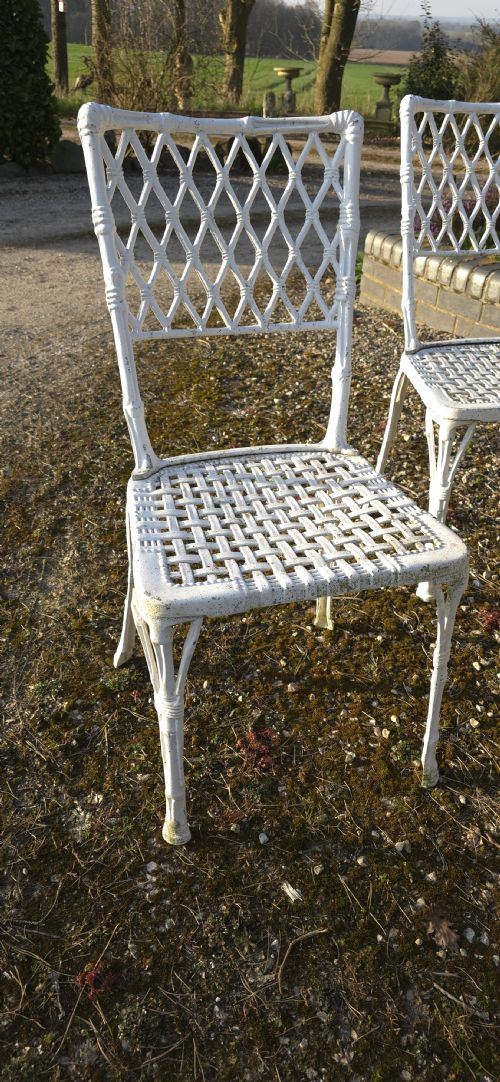 SUPER LATTICE GARDEN TABLE AND CHAIRS - ADDITIONAL PHOTO 1