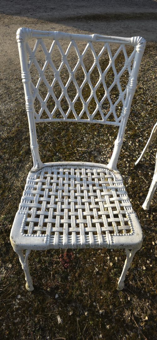 SUPER LATTICE GARDEN TABLE AND CHAIRS - ADDITIONAL PHOTO 2