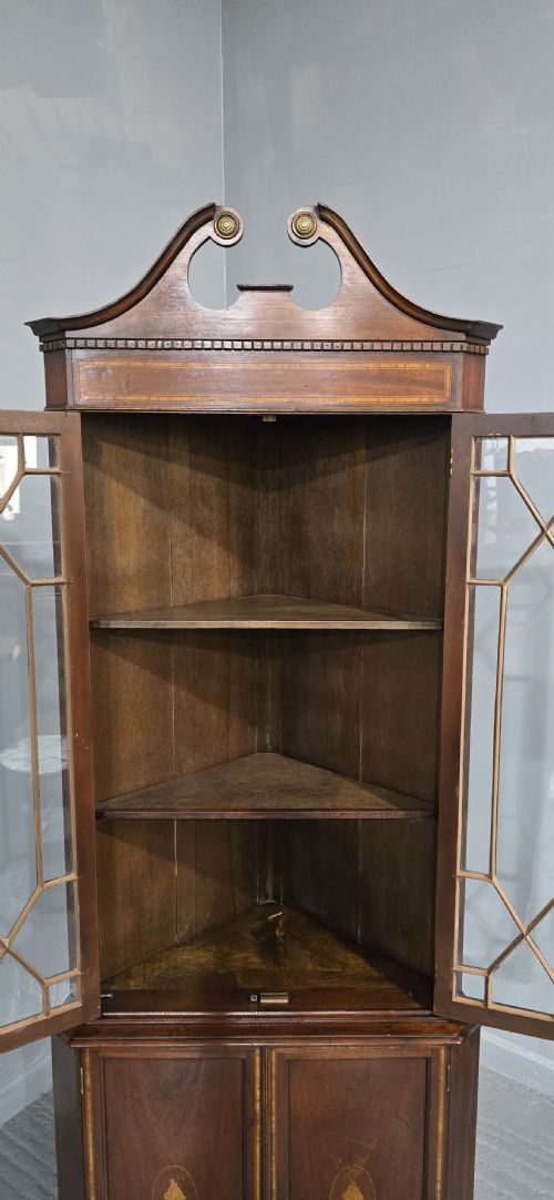 GOOD INLAID MAHOGANY CABINET - ADDITIONAL PHOTO 3