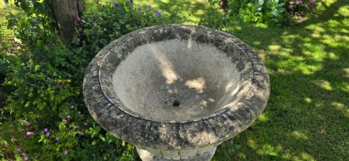 VERY GOOD GARDEN URN ON PEDESTAL - ADDITIONAL PHOTO 2