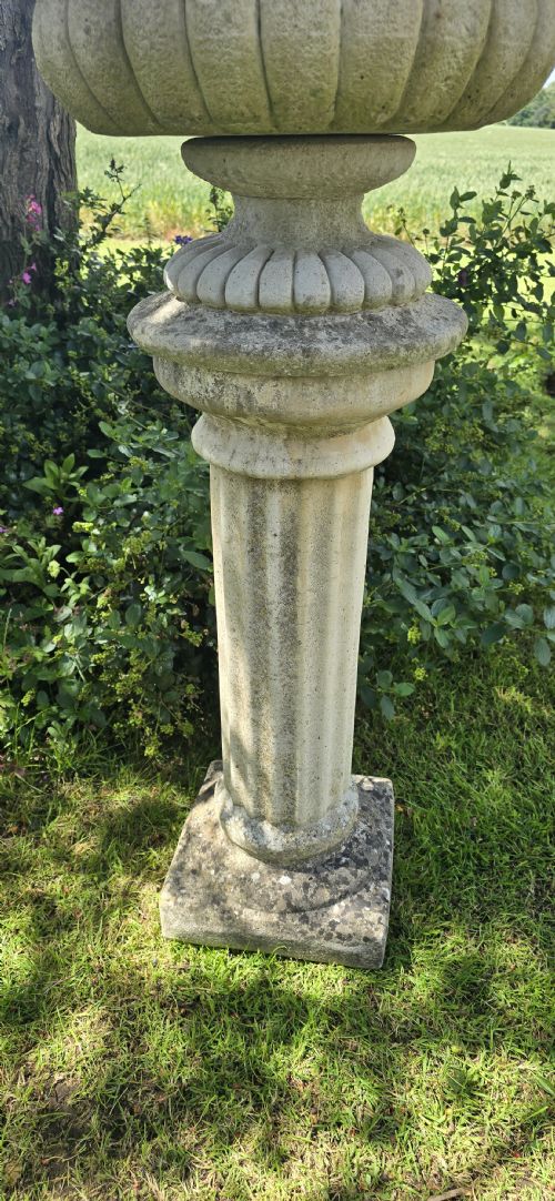 VERY GOOD GARDEN URN ON PEDESTAL - ADDITIONAL PHOTO 4