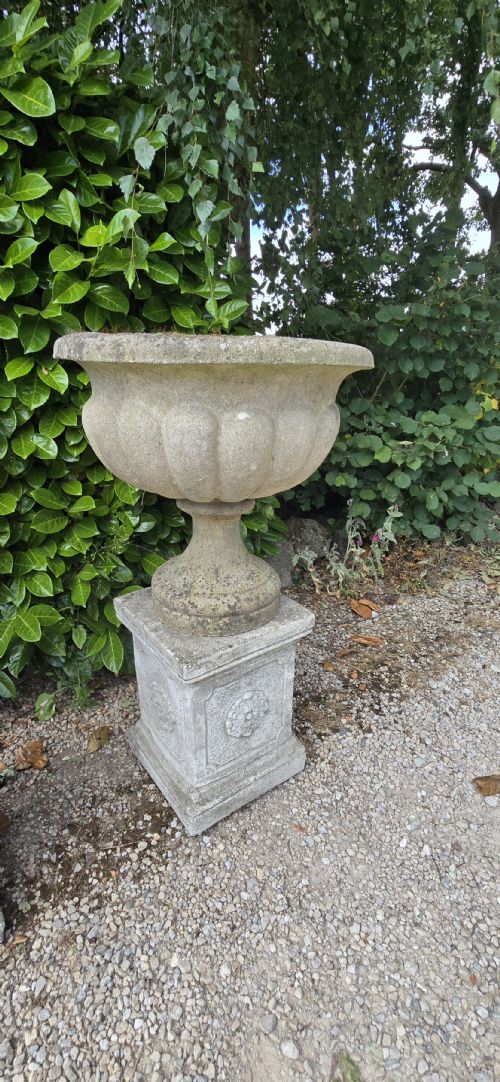 PAIR WELL WEATHERED GARDEN URNS ON PLINTHS - ADDITIONAL PHOTO 4
