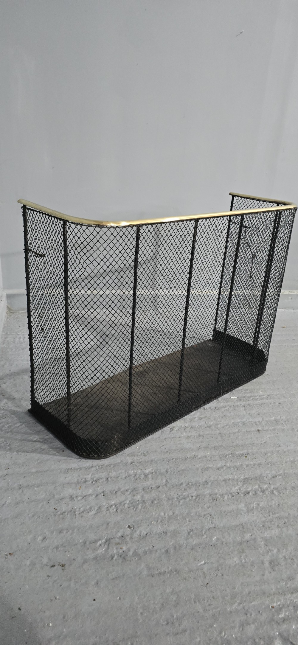 Good Regency Brass and Wire Nursery Fire Guard View V