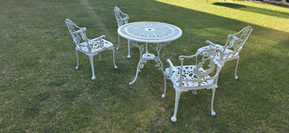 Superb Rare Refinished Patio Table & Four Chairs View VIII