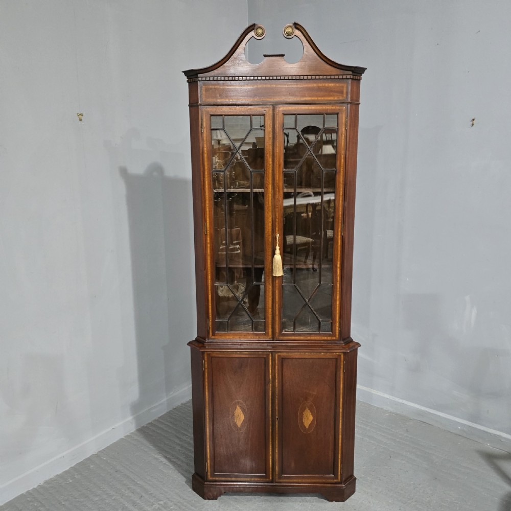 Good Inlaid Mahogany Cabinet