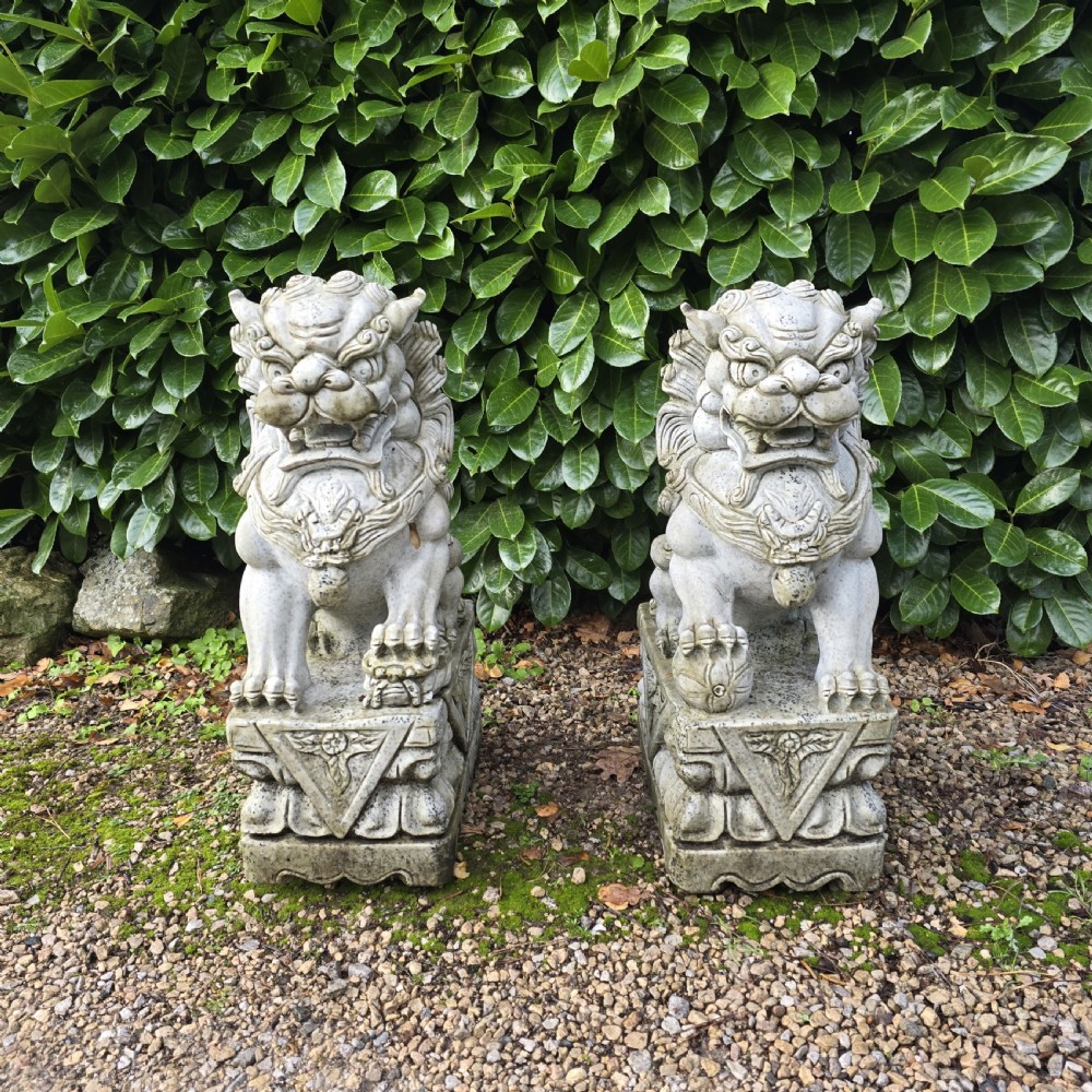 Large Pair Dogs of Foe