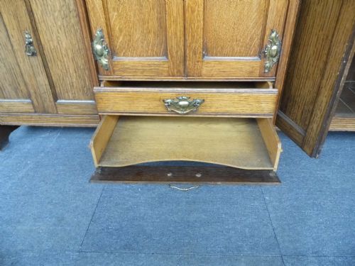 ARTS AND CRAFTS OAK BOOKCASE - ADDITIONAL PHOTO 4
