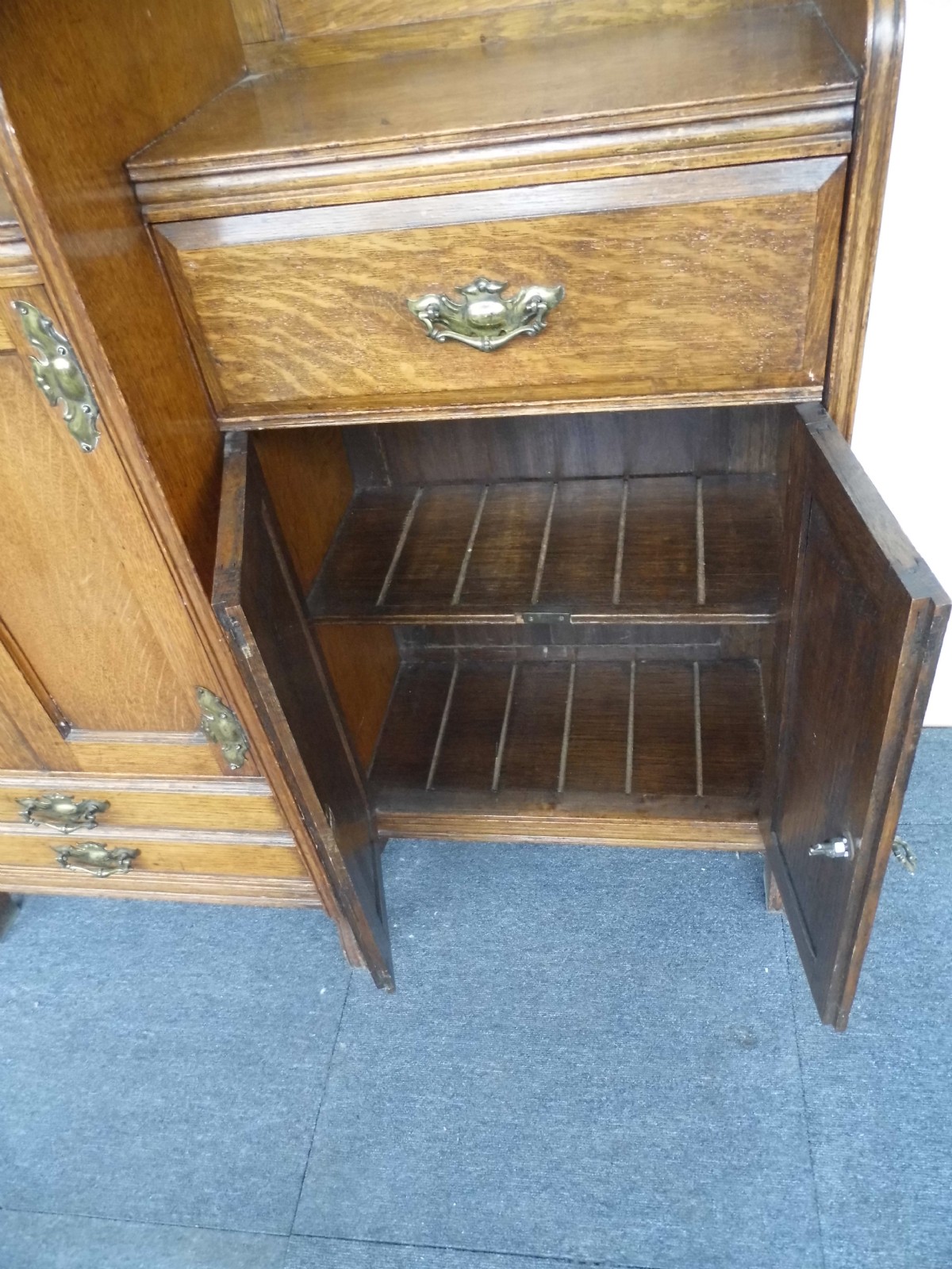 ARTS AND CRAFTS OAK BOOKCASE View IV