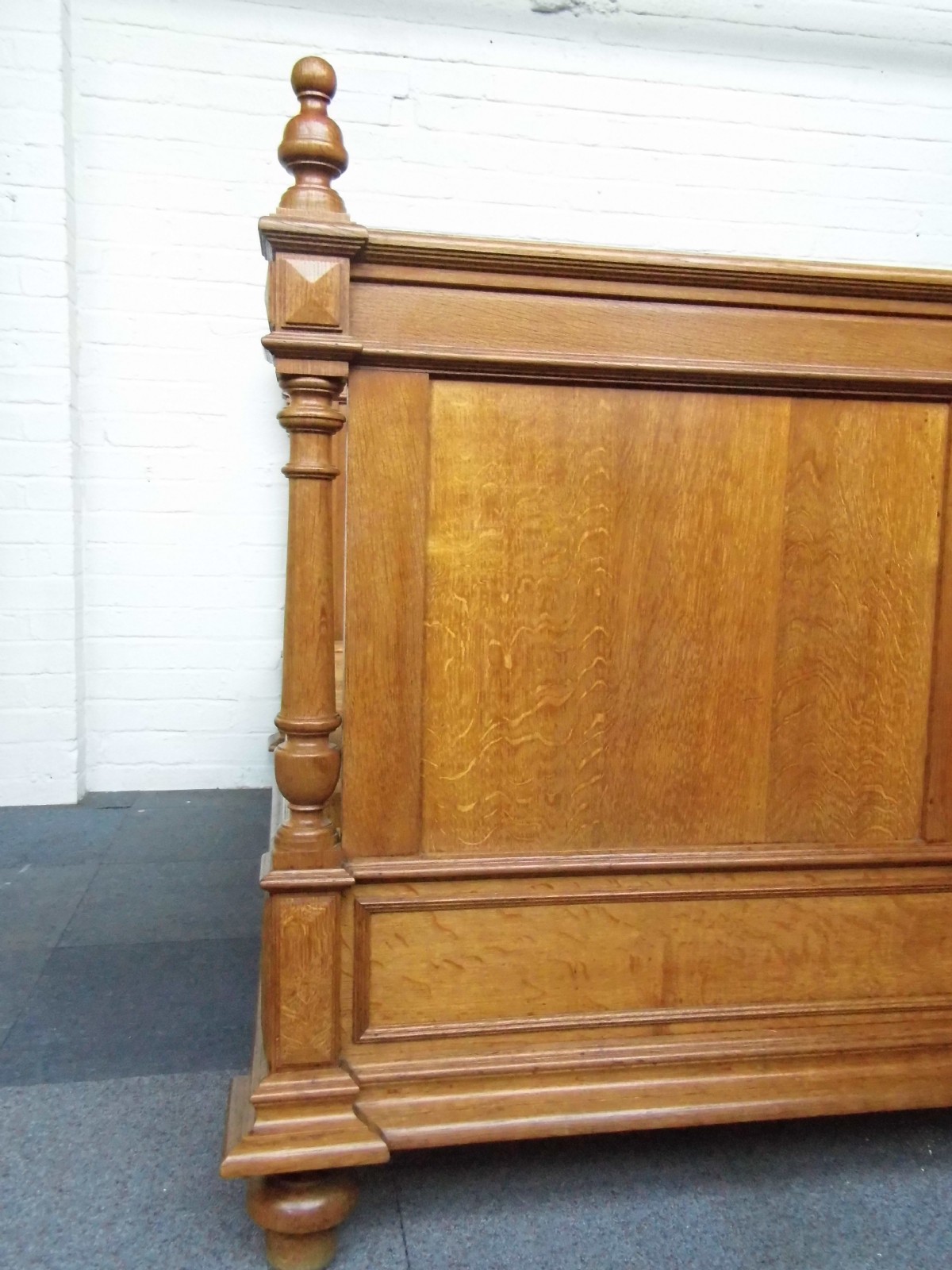 FRENCH OAK DOUBLE BED  View IV