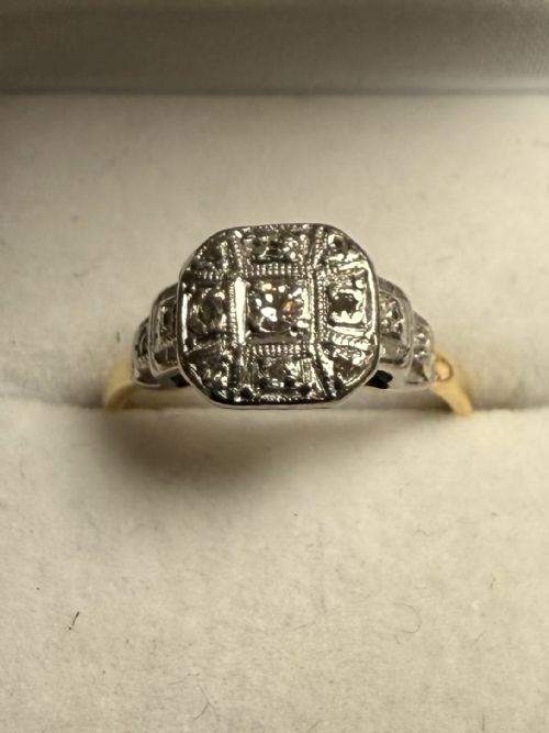 STUNNING 18CT GOLD & PLATINUM DIAMOND RING c1950 


