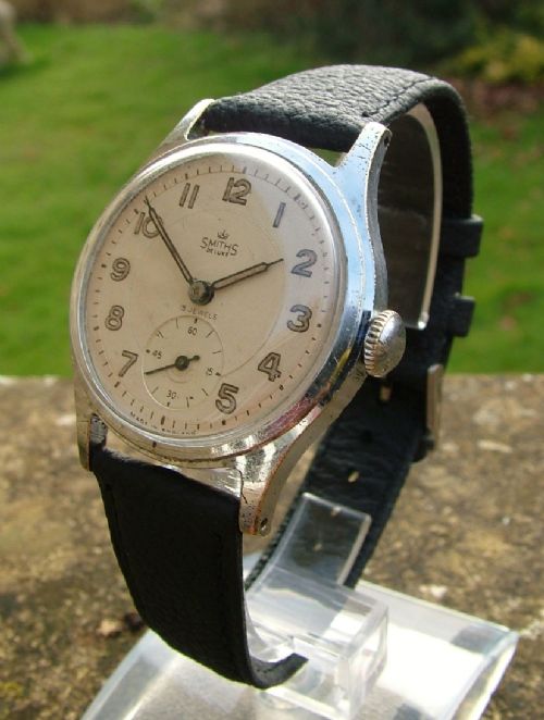 fig 1. Gents 1940s Smiths De Luxe wrist watch