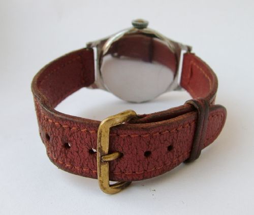 fig 2. Vintage 1940s Swiss hand winding wrist watch